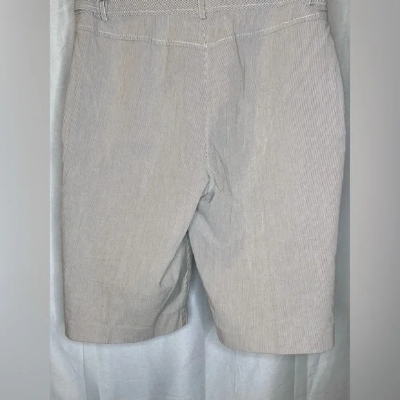 Talbots Light Beige Tailored Bermuda Shorts with Textured Cotton Fabric Size 6 - Picture 8 of 8